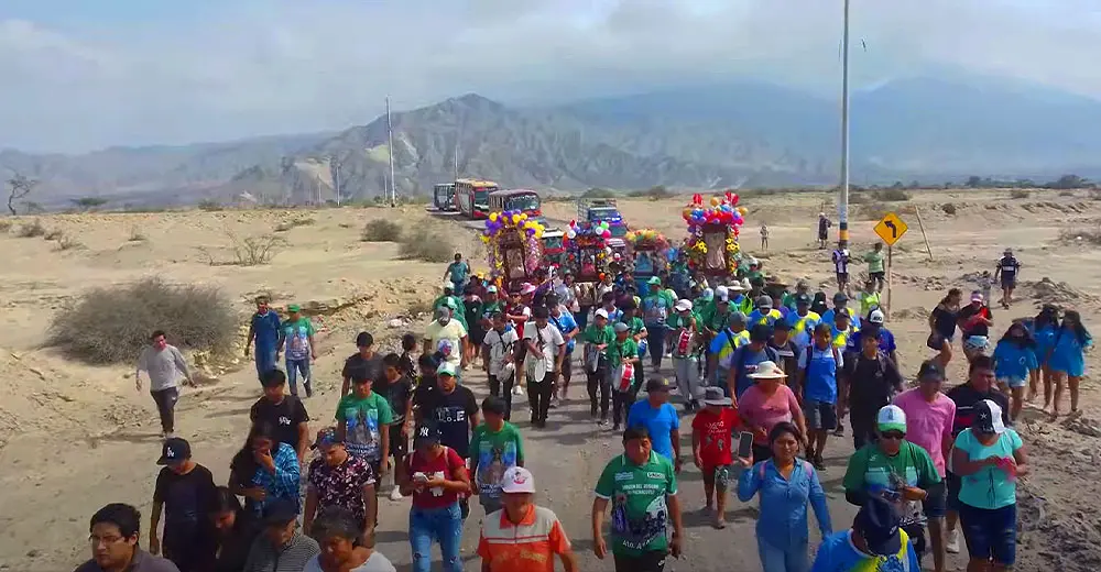 Recorrido de las Las Vírgenes Altaneras del Desierto, en Yauca del Rosario en Ica, en el día de las comadres. Foto: LA LUPA.