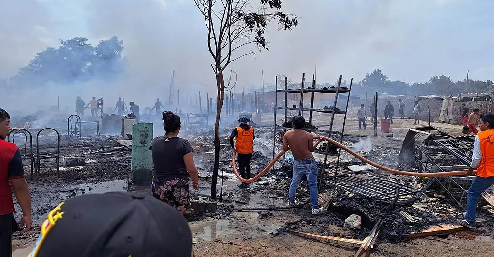 Ica: Incendio destrozó más de dos manzanas de viviendas en Las Lomas de La Victoria