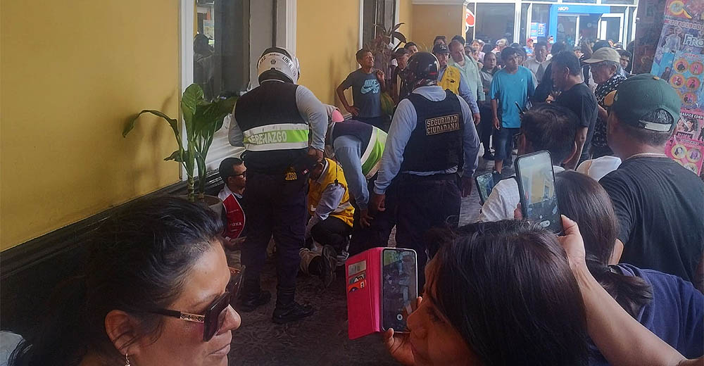 Delincuentes balean a un cambista en plena plaza de armas de Ica