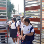 Ica: Denuncian que Colegio privado San José pone un pequeño ventilador para 35 alumnos en aula