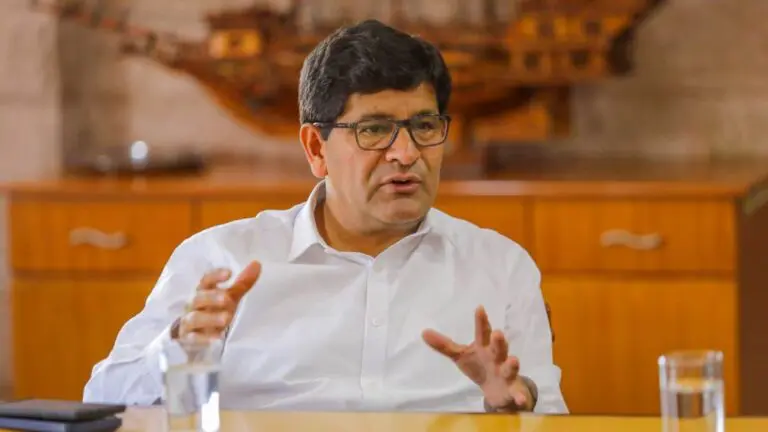 Arequipa: Rohel Sánchez arremete contra prensa pero evita formalizar denuncia - Perú