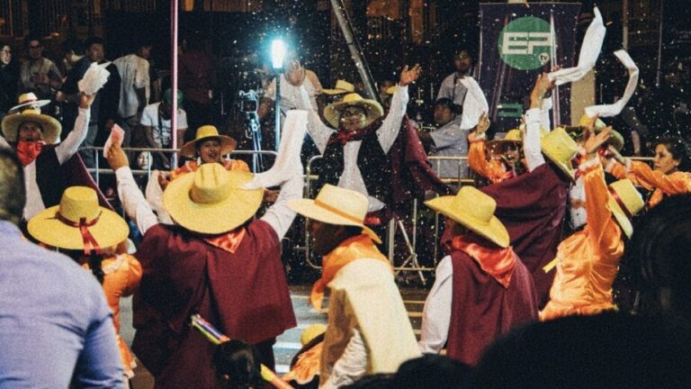 Arequipa: malestar tras corso por aniversario de la ciudad que terminó después de medianoche - Perú