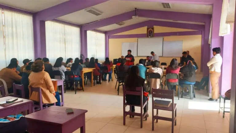 Déficit presupuestal afectaría pago de remuneración de docentes - Perú