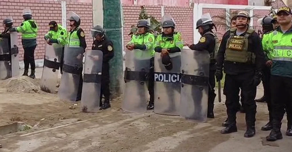 Chincha: Comandante de la PNP termina con siete puntos por corte en la cabeza tras desalojo