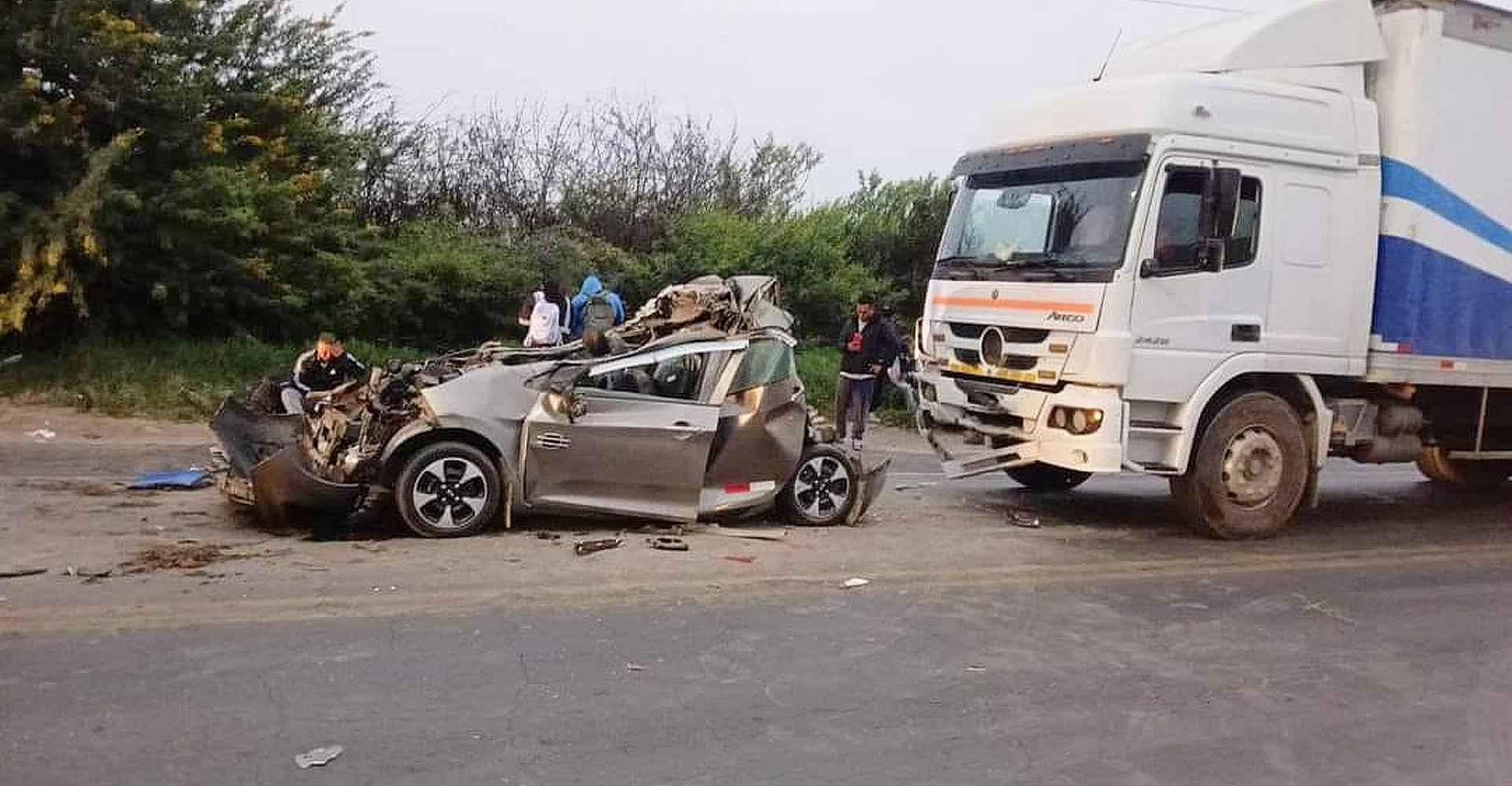 Ica: Violento triple choque en la Panamericana Sur deja cinco heridos de gravedad