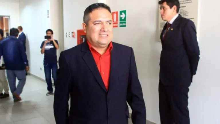 Trujillo: Concejo aprueba vacancia de alcalde sentenciado y prófugo Arturo Fernández - Perú