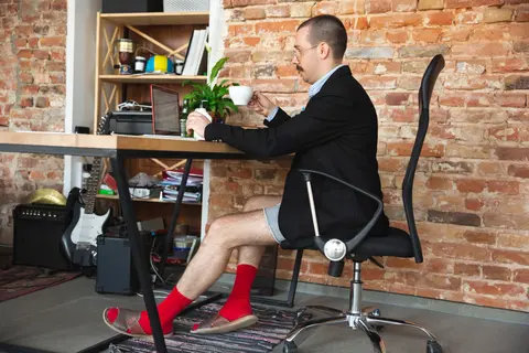 ¿Cómo integrar accesorios ergonómicos a tu espacio de trabajo?