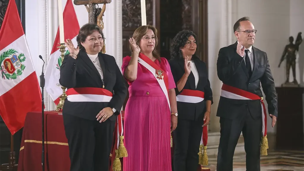 Dina Boluarte juramentó a tres nuevos ministros: De Economía, de la mujer y del MIDIS
