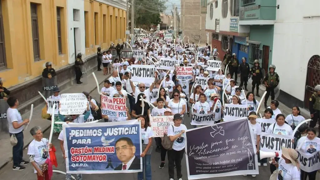 Grupo de manifestantes piden suspender la Vendimia de Ica 2025 por la muerte de Gastón Medina