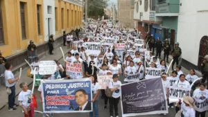 Grupo de manifestantes piden suspender la Vendimia de Ica 2025 por la muerte de Gastón Medina