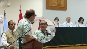 Quién es Carlos Santana, el sujeto al que pifiaron frente al ministro Santiváñez en Ica