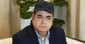 Temen por la vida de Jaime Bayly tras aparición de un bulto en su estómago que podría matarlo