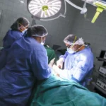 EsSalud: Médicos de Ica extirpan a mujer enorme tumor abdominal que simulaba un embarazo