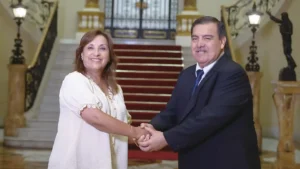 Gobernador de Ica, Jorge Hurtado visitó a Dina Boluarte en Palacio de Gobierno