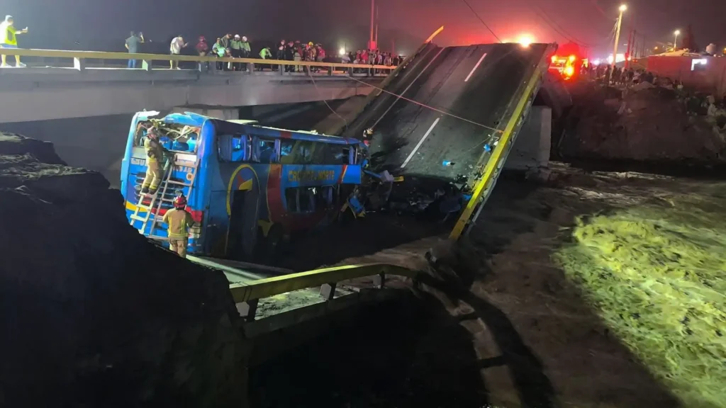 Un puente colapsó en Chancay y provocó la caída de un bus, dejando dos muertos y 38 heridos. Autoridades investigan la causa y establecen rutas de desvío.