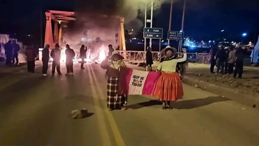 Bloqueos en Puno paralizan tránsito hacia Bolivia y afectan al turismo y comercio regional - Perú