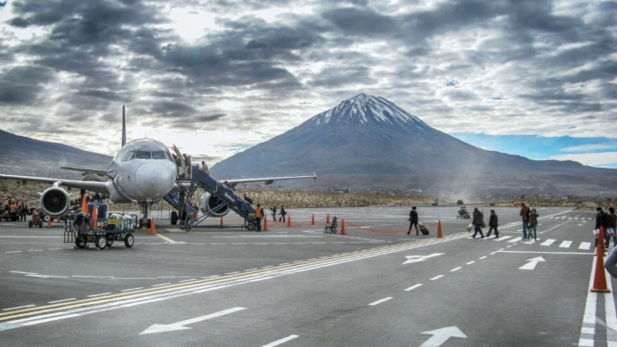 Arequipa: PNP interviene aeropuerto por posible bomba en avión, cancelan vuelos - Perú