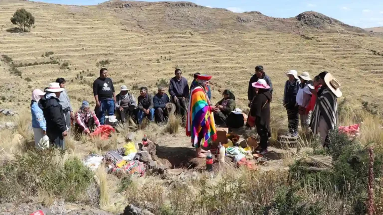 Preparan celebración del Año Nuevo Andino en lugar sagrado cercano a Puno - Perú