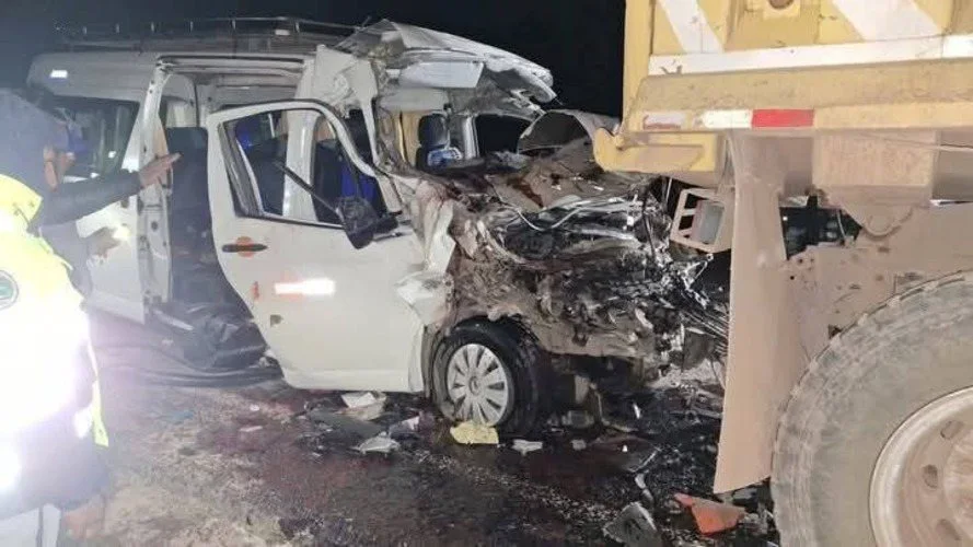 Fatal accidente en Azángaro: nueve fallecidos y varios heridos por choque de combi y volquete - Perú