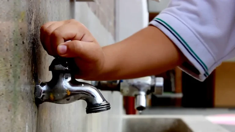 SUTEP Puno alerta que 60% de escuelas carecen de agua y luz en la región - Perú