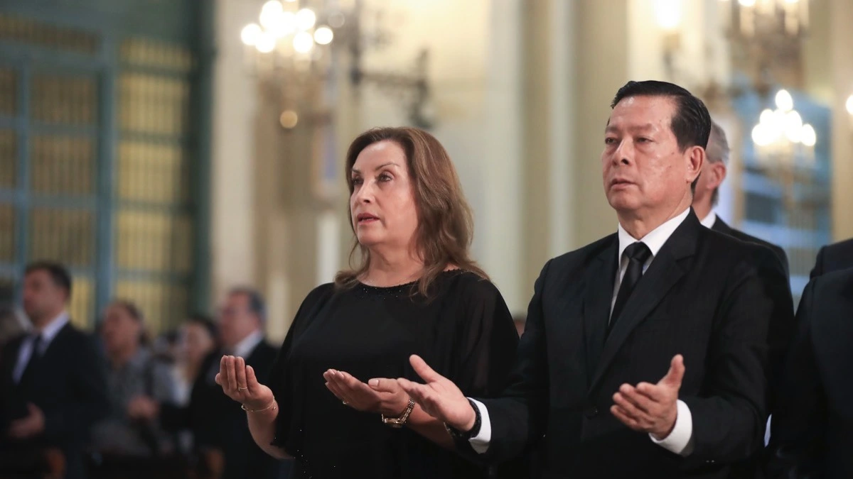 Dina Boluarte entre la crisis total por 0 % de aprobación y la frivolidad de su viaje a Roma - Perú