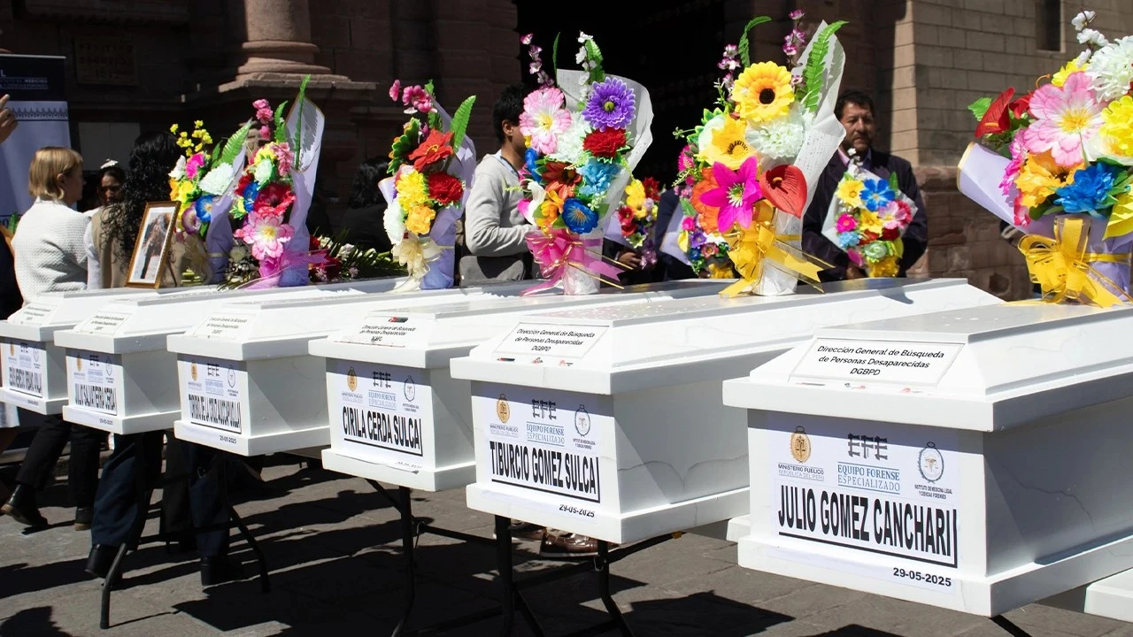Entregan restos de víctimas del conflicto armado a sus familias en Ayacucho - Perú
