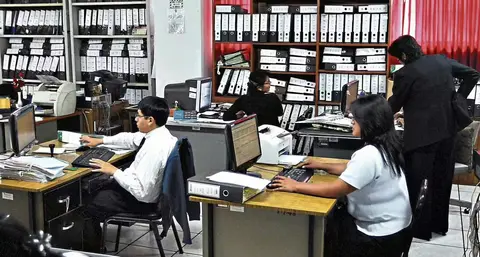 Congreso aprueba Ley para que trabajadores CAS reciban CTS y gratificación al 100% en Fiestas Patrias y Navidad