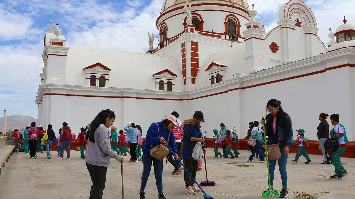 Ica: con tradicional barrido del santuario empezó la festividad de la Virgen del Rosario de Yauca