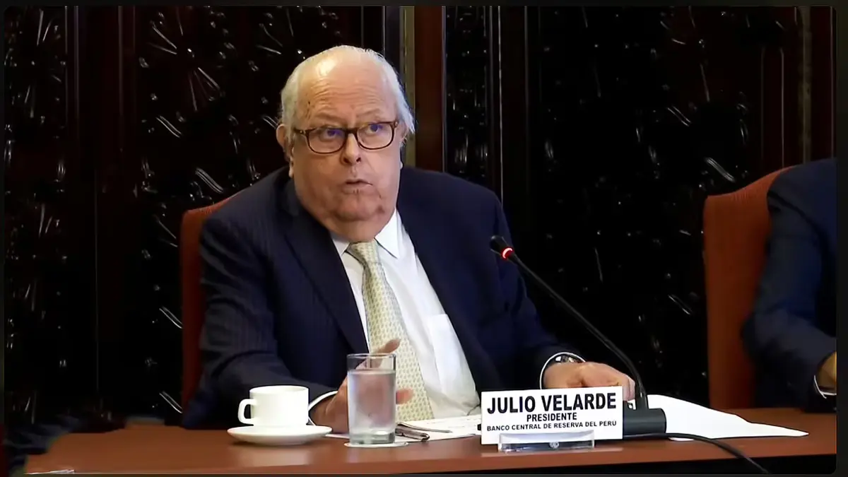 Julio Velarde dice que solo dos directivos podrían reemplazarlo en la presidencia del BCR