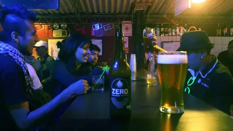 Las tendencias cambian: nuevas generaciones ya no quieren consumir alcohol, según estudios