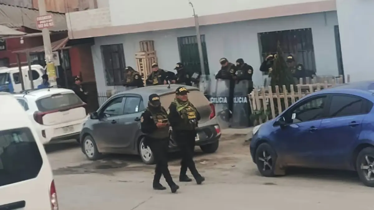 Ica: policías resguardan la Panamericana Sur en Álamo y Barrio Chino ante protestas de hoy 15 de octubre