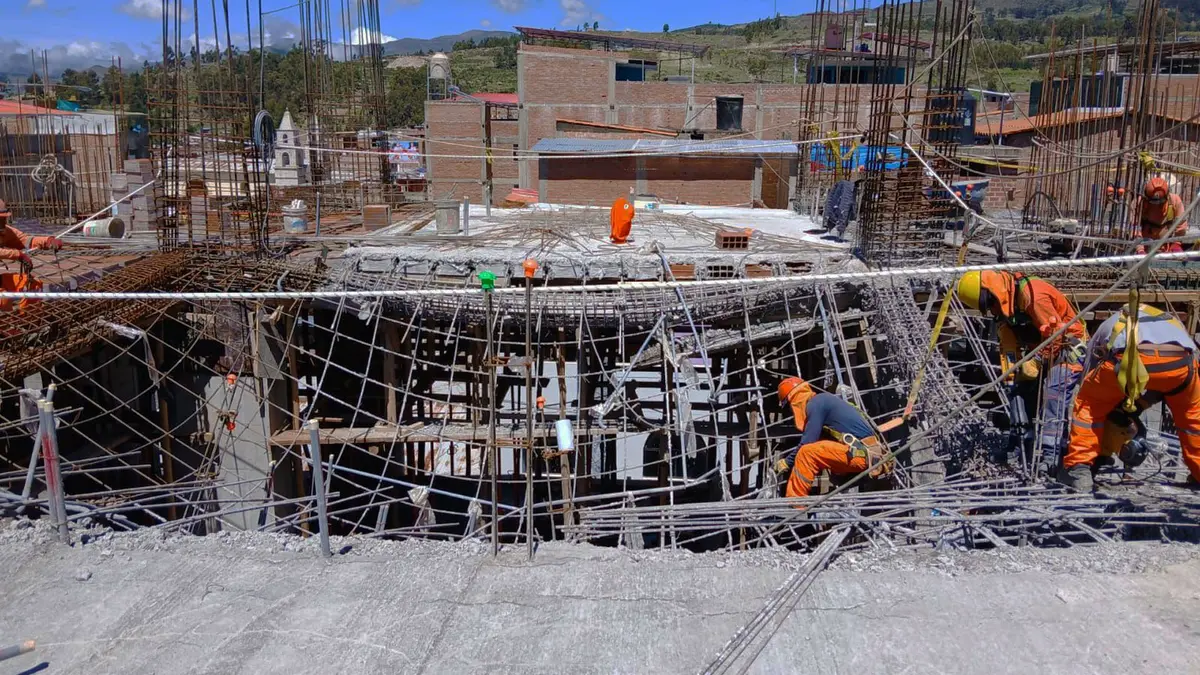 Ayacucho sur: Colapsa techo de mercado municipal de Puquio, obra que cuesta S/17 millones