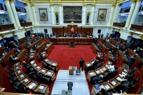 Congreso debate censura a José Jerí: Rospigliosi explica proceso de sucesión presidencial