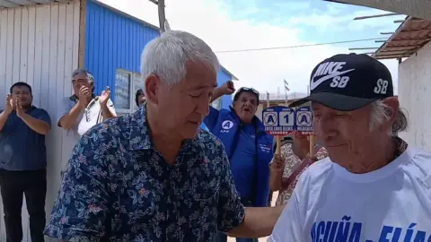 Ica: Piden exclusión de José Luis Elías por prometer tres mil ladrillos en plena campaña al Senado