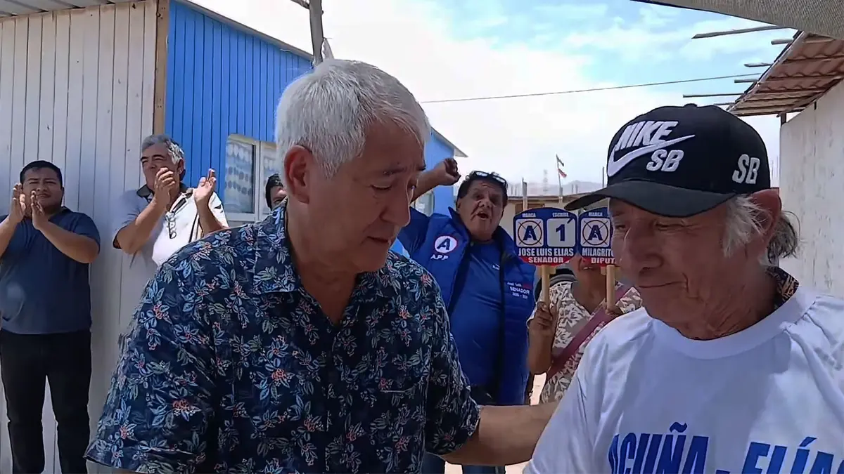 Ica: Piden exclusión de José Luis Elías por prometer tres mil ladrillos en plena campaña al Senado