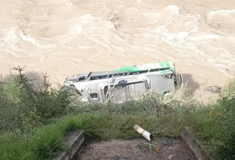 Junín: Bus de orquesta cae al río Mantaro dejando un fallecido y 30 heridos