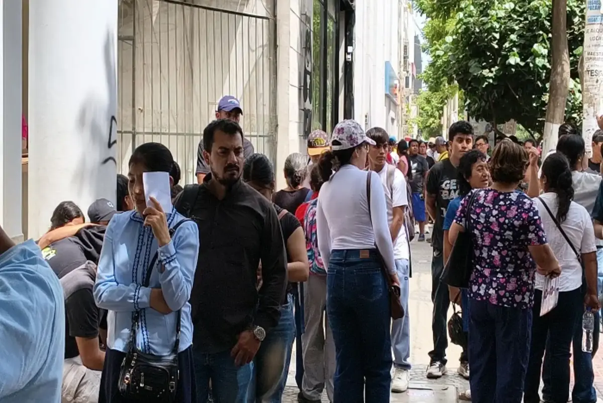 [Chiclayo]: Largas colas en Reniec por recojo de DNI previo a las Elecciones 2026