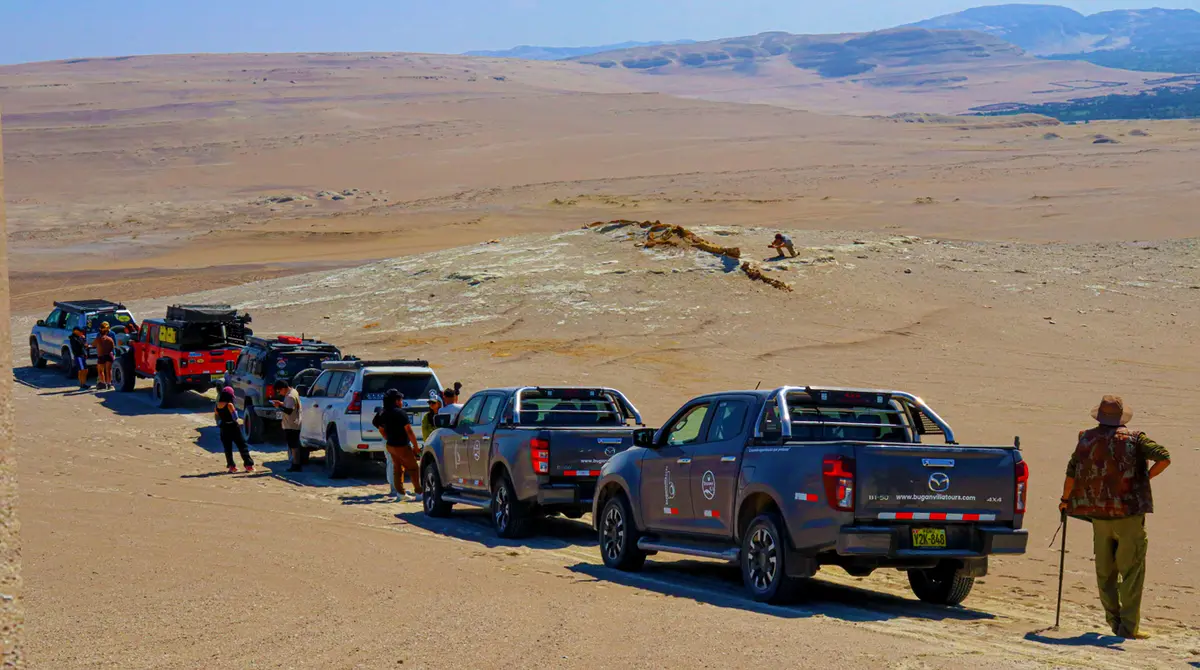 Manolo del Castillo desafía el desierto de Ica con una imponente flota todoterreno para Reportaje al Perú