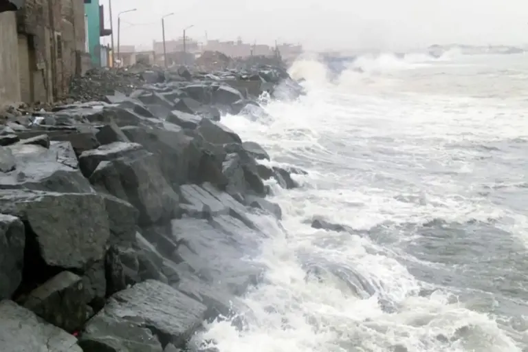Marina de Guerra alerta oleajes de ligera intensidad en todo el litoral peruano