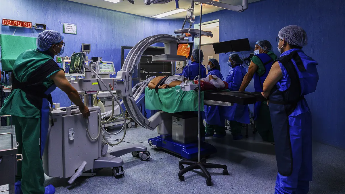 Médicos del Hospital Regional de Ica salvan a paciente tras extraer gigantesco cálculo hepático