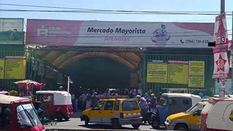 Mercado Arenales de Ica en conflicto por disputa entre comerciantes, carretilleros y directiva