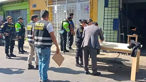 Policía allana locales en la "Cachina de Ica" por venta ilegal de celulares robados