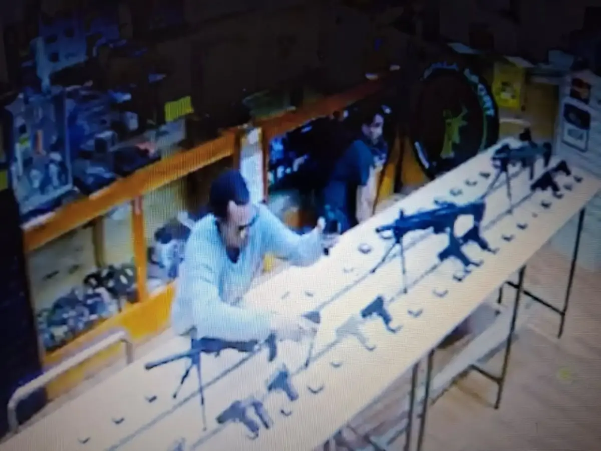 Surco: Delincuentes roban 37 armas de fuego en centro comercial La Alborada