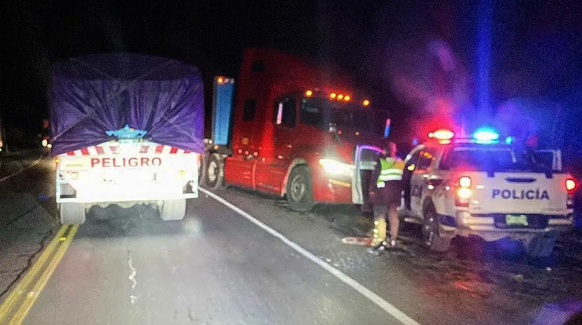 Trailer invade carril, impacta contra patrullero PNP y deja cuatro policías heridos en Nasca