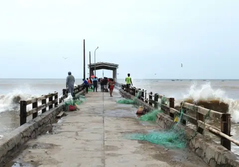 Chincha: Oleajes anómalos dejan a 500 pescadores artesanales sin empleo en Tambo de Mora