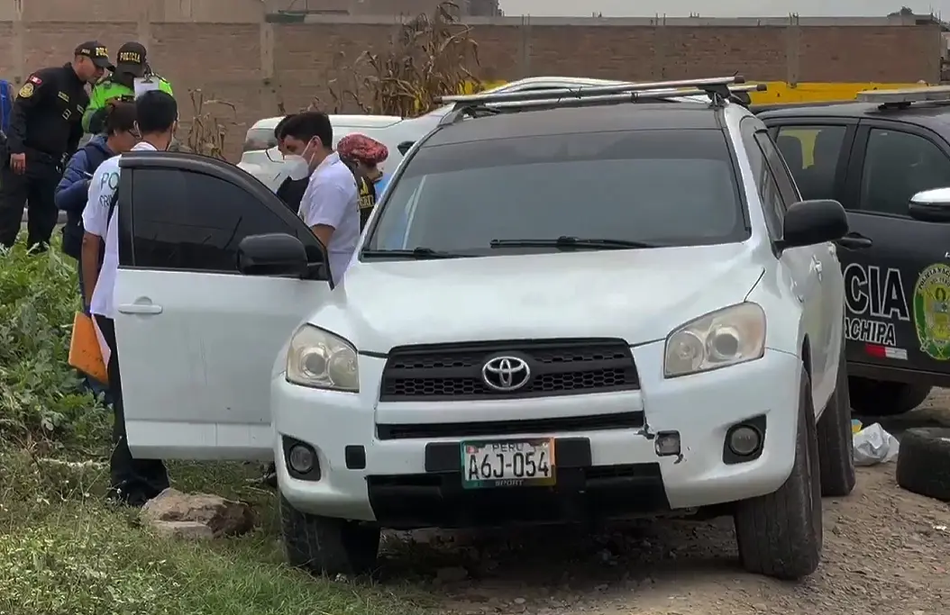 Hallan documentos de San Juan Bautista de Ica dentro de camioneta con dos cuerpos en Lima