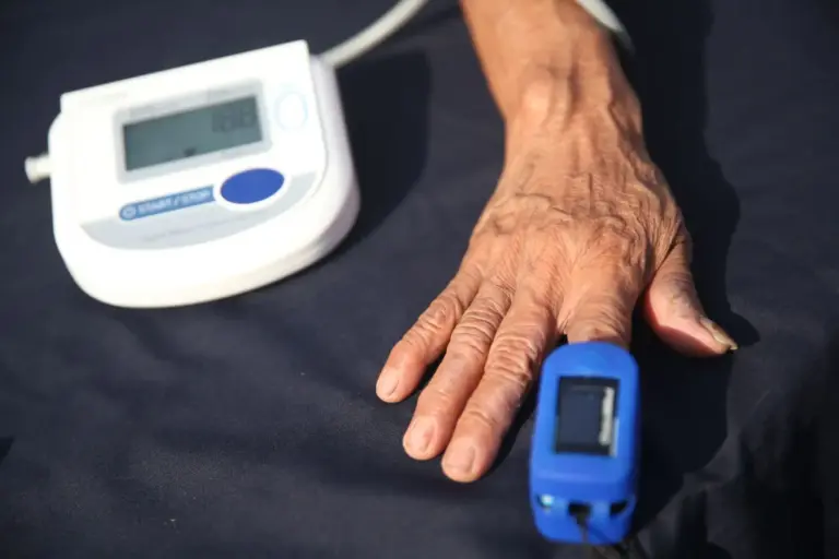 Peruanos destinan hasta el 10% de sus ingresos mensuales a gastos de salud