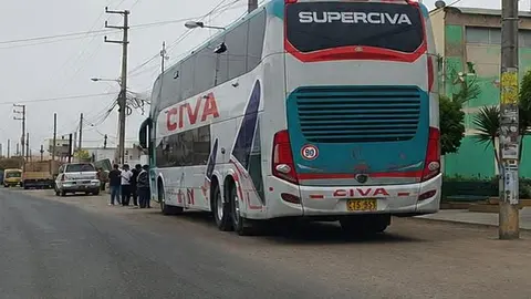 Pasajero de 72 años muere dentro de bus de CIVA y unidad queda intervenida en Santiago, Ica