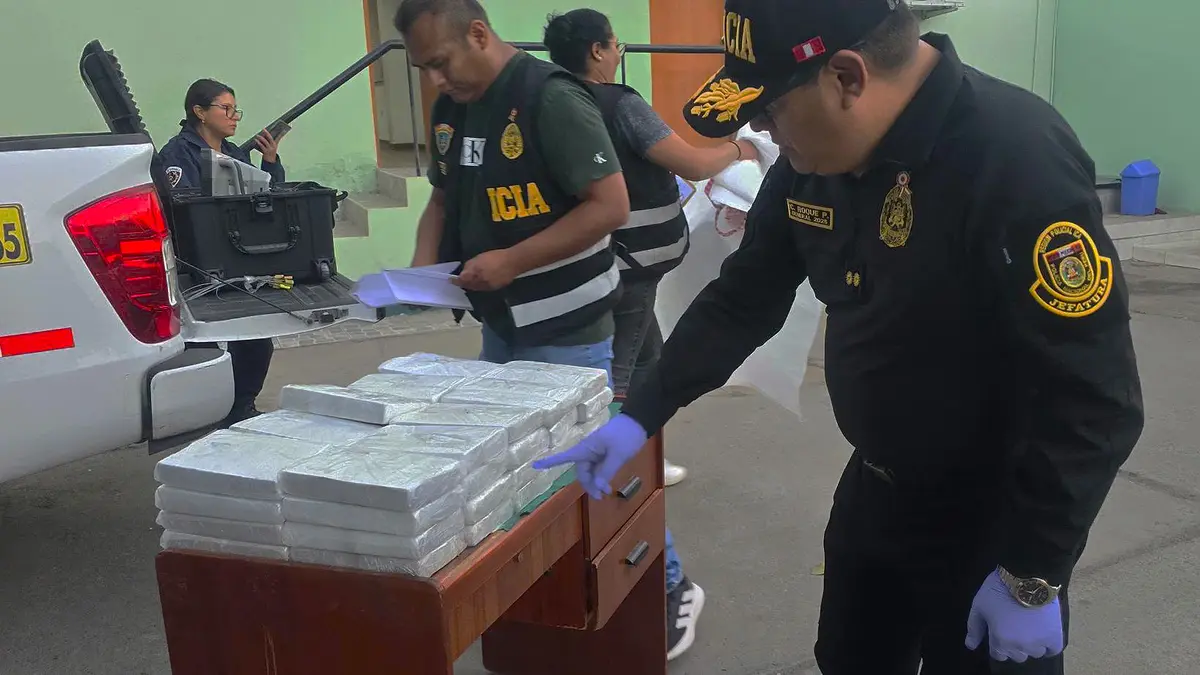 Policía incauta más de 40 kilos de presunta cocaína en Ica y detiene a un hombre de 56 años