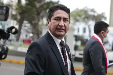 Tribunal Constitucional anula prisión preventiva contra Vladimir Cerrón en caso Los Dinámicos del Centro